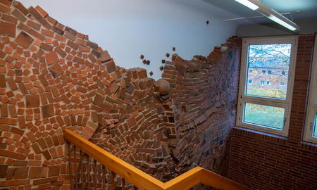 Kunst am Bau - Liliencron-Kaserne - Stabsgebäude - Bresche (Sören Kuhrt - 2020-11-19)