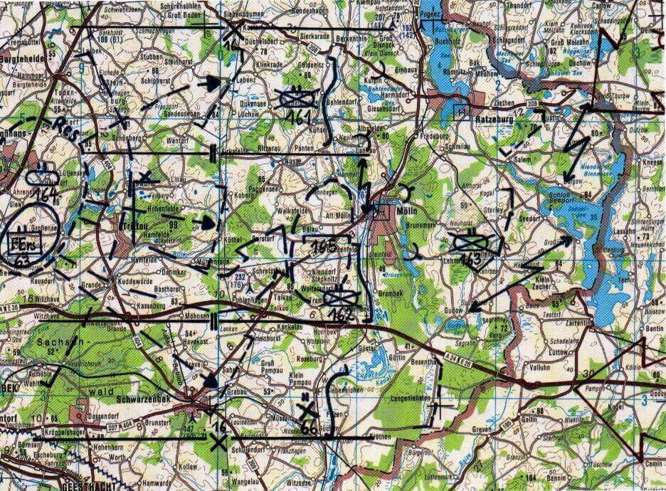 Eine detaillierte Landkarte zeigt strategische Markierungen und Routen der Panzergrenadierbrigade 16 in einem grünen und blauen Gelände.