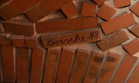 Kunst am Bau - Liliencron-Kaserne - Stabsgebäude - Bresche (Sören Kuhrt - 2020-11-19)