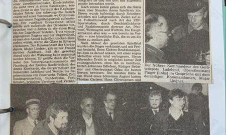 Zeitungsausschnitt über einen Biwakabend im Bundeswehr-Gerätedepot Ladelund 1984 mit Gästen und Aktivitäten.