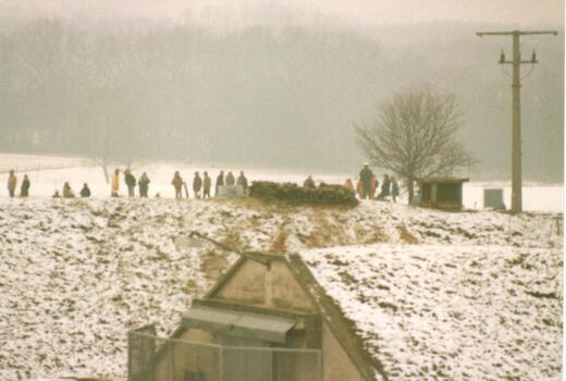 Demonstranten beim Ostermarsch am SAS Kellinghusen (1982)