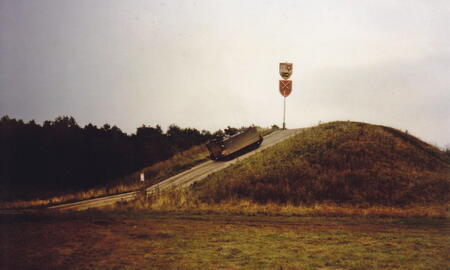 MTW M113 Panzer fährt den Panzerberg auf dem StOÜbPl Wentorfer Lohe hoch (1986)