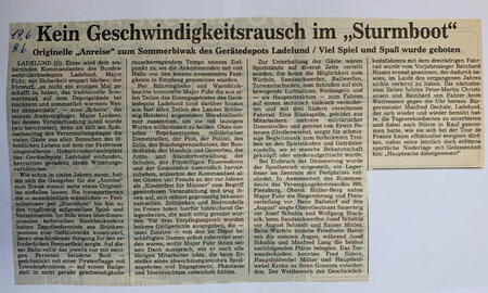 Zeitungsausschnitt mit dem Titel "Kein Geschwindigkeitsrausch im 'Sturmboot'", der über ein Sommerbiwak in Ladelund berichtet.