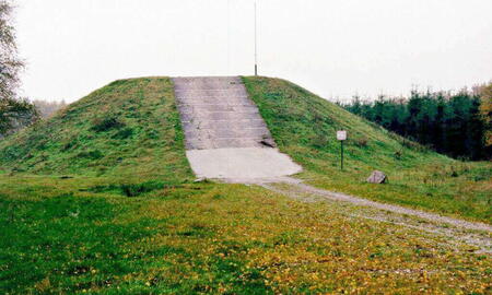 Panzerberg auf dem StOÜbPl Wentorfer Lohe (1996)
