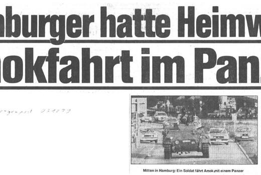 Zeitungsartikel mit der Schlagzeile "Hamburger hatte Heimweh: Amokfahrt im Panzer" zeigt ein Bild eines Panzers auf der Straße.