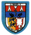 Ein Wappen mit blauen, roten und goldenen Elementen zeigt Symbole einer 2. Kompanie und den Schriftzug "Non Bello Sed Pace".