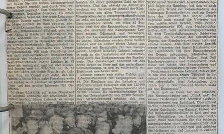 Eine Zeitungsseite berichtet über den Führungswechsel im Gerätedepot Ladelund mit einem Foto von Gästen bei der Zeremonie.