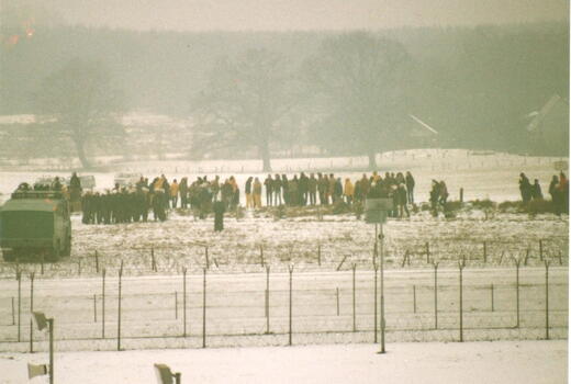 Demonstranten beim Ostermarsch am SAS Kellinghusen (1982)