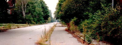 Leere Strasse in der Wentorfer Bose-Bergmann-Kaserne (1996)
