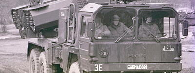 Raketenwerfer LARS2 der 3./RakArtBtl 62 (Y217889) auf dem Standortübungsplatz Boostedt bei einer Vorführung (1986)