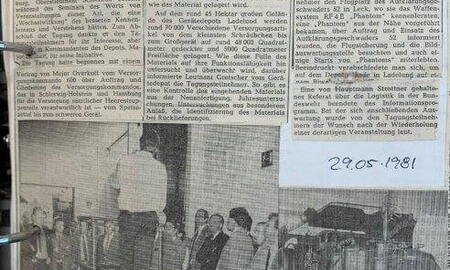 Eine Zeitungseite von 1981 zeigt einen Vortrag über Logistik in Ladelund mit mehreren interessierten Teilnehmern.