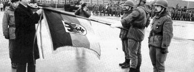 Verleihung des Fahnenbandes der FH Hamburg an das Panzerbataillon 174 (1981-08)