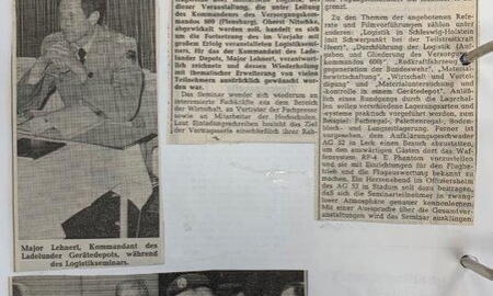 Zeitungsausschnitte aus Ladelund zeigen ein Logistikseminar mit Major Lehnert und Oberst Nitschke in den Jahren 1972-1987.
