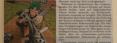 Ein Soldat des Panzergrenadierbataillons 182 überprüft ein Maschinengewehr während der Vorbereitung für den Kosovo-Einsatz.