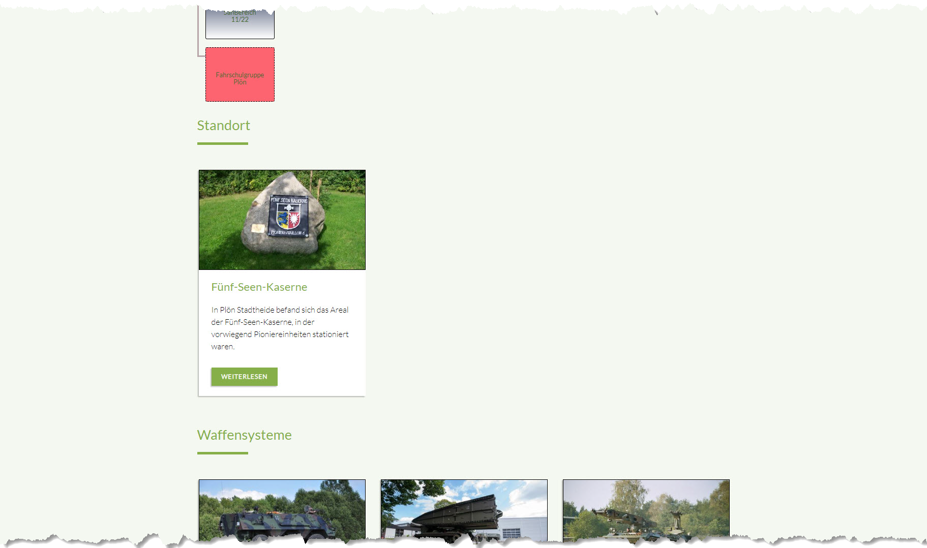 Eine Webseite zeigt Informationen zur Fünf-Seen-Kaserne mit einem Foto eines Gedenksteins und einem Abschnitt über Waffensysteme.